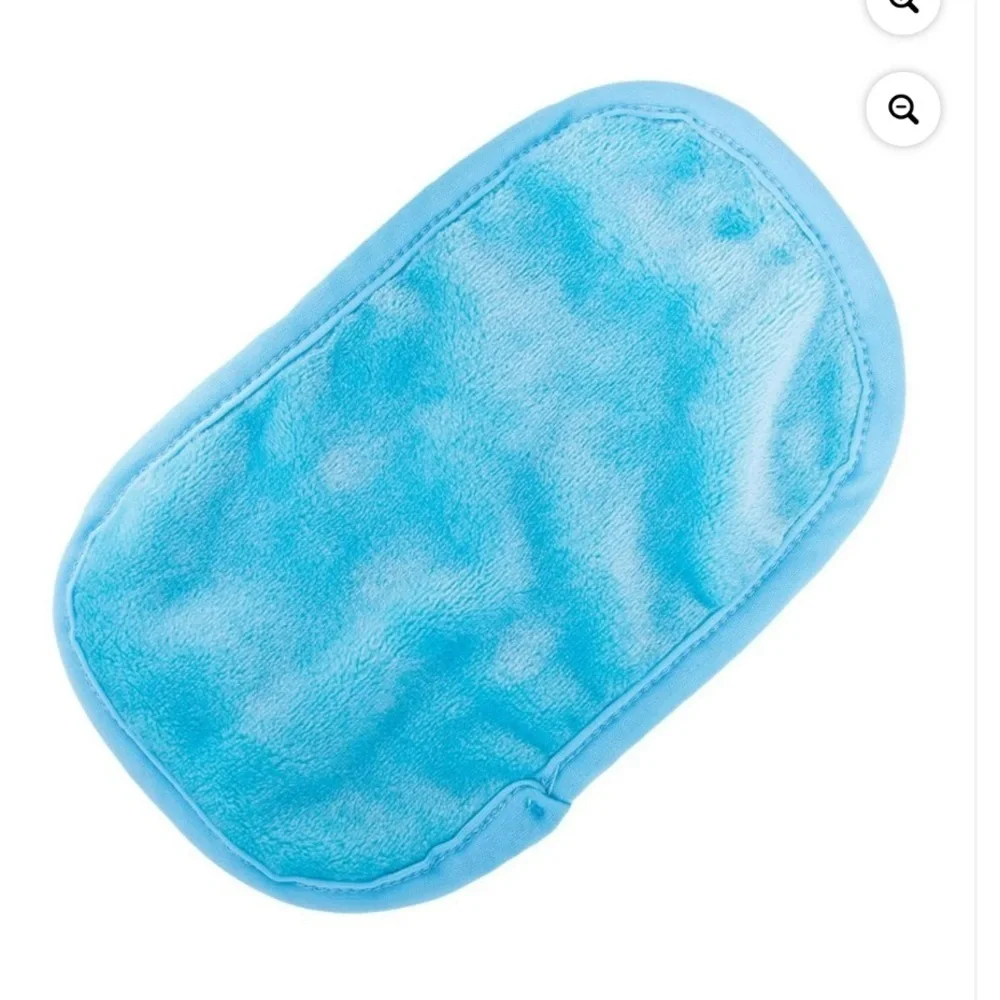 MakeUp Eraser effortlessly remove